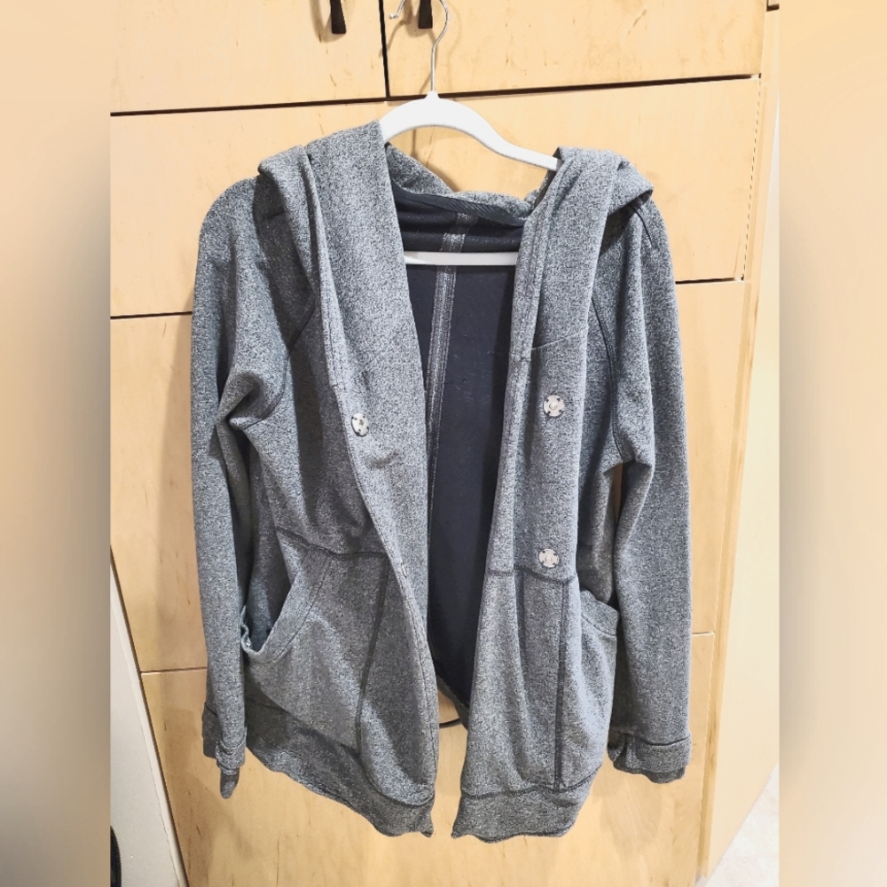 Lululemon size 6 - Find Your Center Wrap Grey